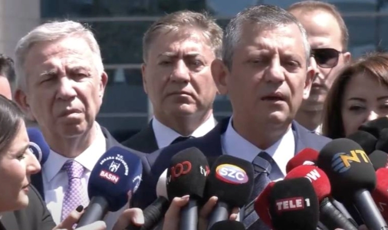 Özel'den Kurtulmuş'a: AYM karar verecek, bir zibidi direnecek, talimatla herkes susacak; bundan sonra herkes görevini yapacak!
