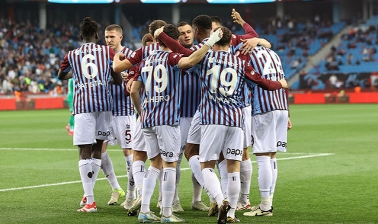 Trabzonspor 9 kişi kaldığı maçta uzatmada turladı; Türkiye Kupası'nda yarı finale yükseldi