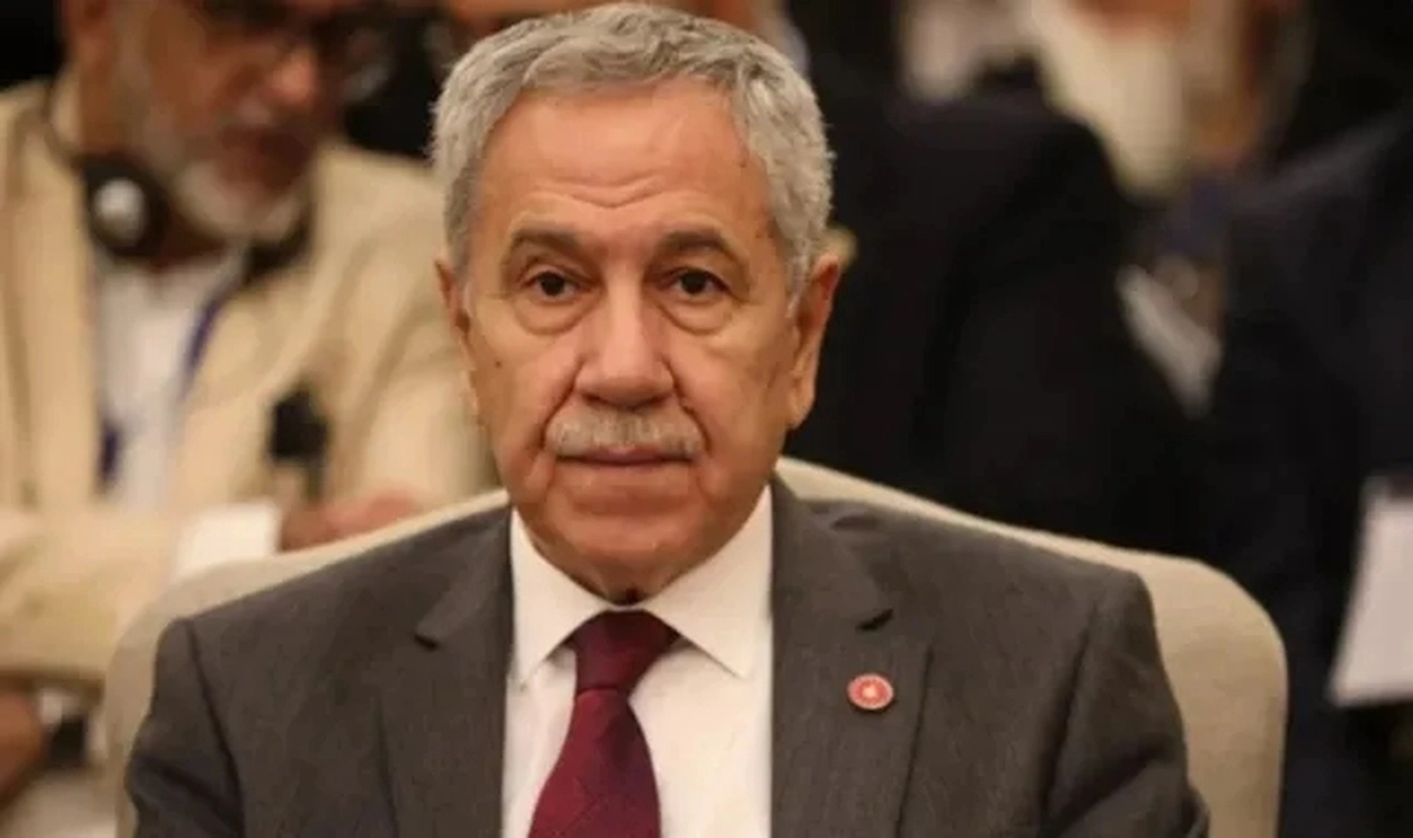 Tuncay Mollaveisoğlu'ndan 'Bülent Arınç' yorumu: Samimiyetten uzak, tornistan hazırlığı