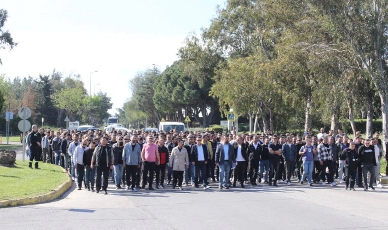 Tüpraş'ta binlerce işçi iş yavaşlattı: 3 büyük fabrikada grev ilanı