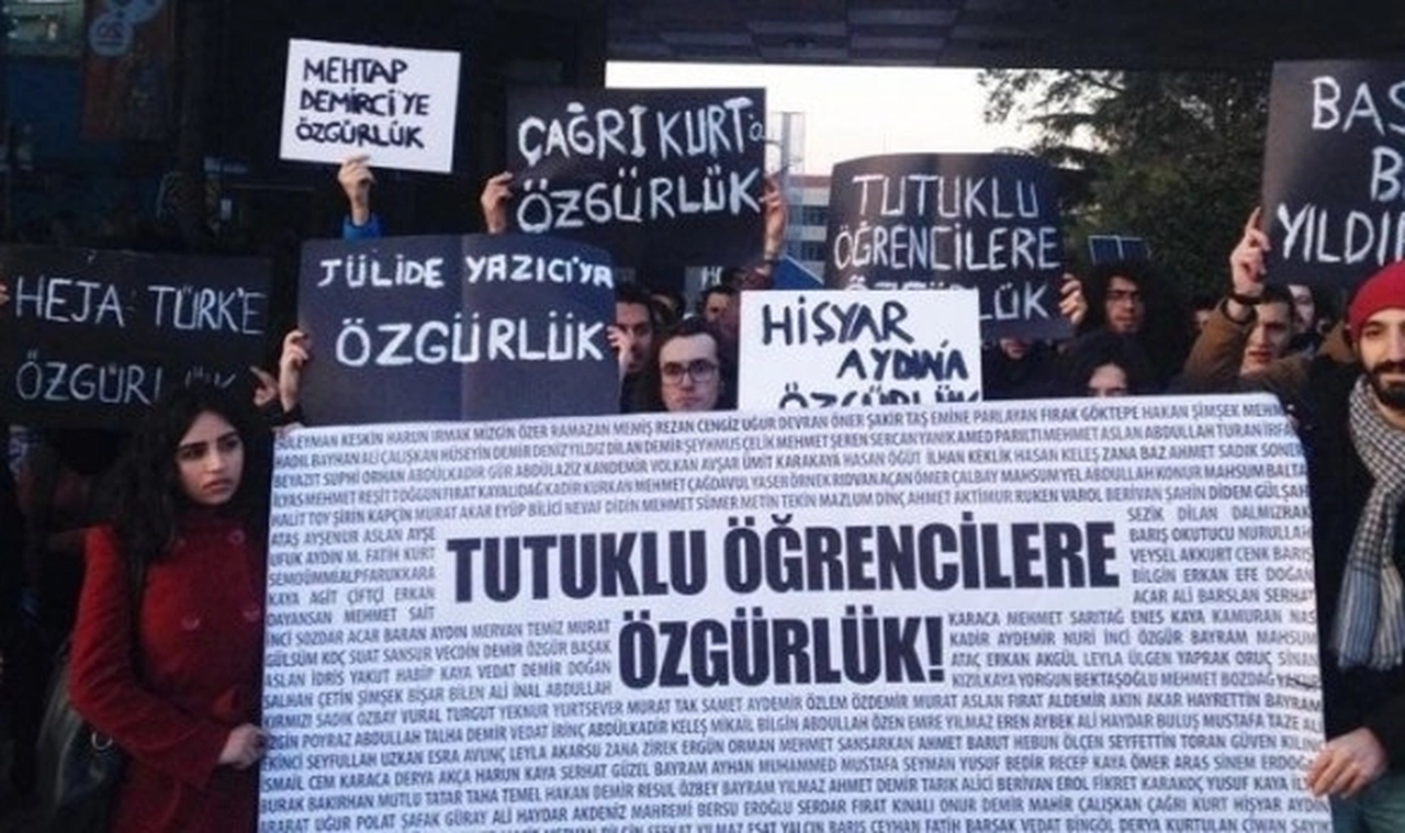 Tutuklu öğrencilerin sınavları başladı: Ders notları, komisyon bayram tatilinde olduğu için ulaştırılmadı
