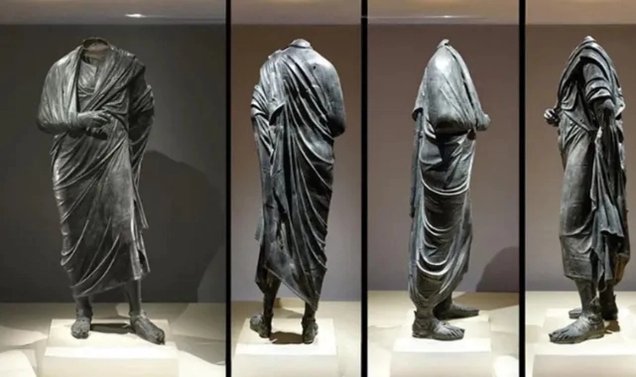 Yurt dışına kaçırılan Marcus Aurelius heykeli Türkiye'ye iade edildi