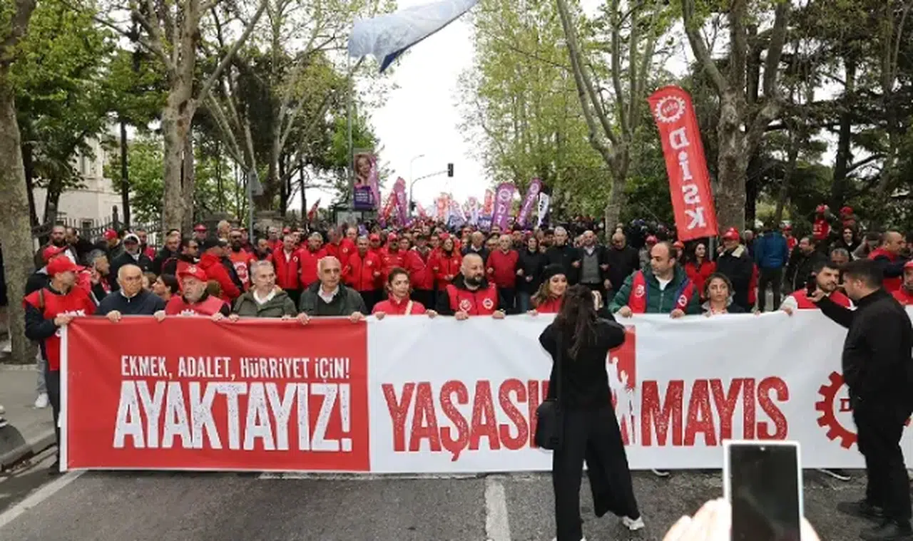 Binlerce işçi 1 Mayıs için Kadıköy'de bir araya geldi!