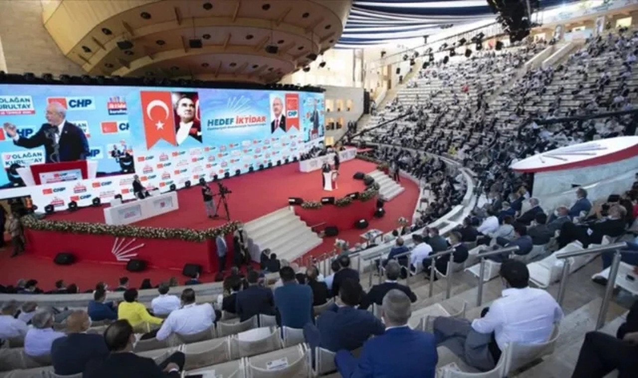 Cem Küçük, CHP'nin Kurultay davasında mahkemenin vereceği kararı açıkladı: 'Geri dönebilir'