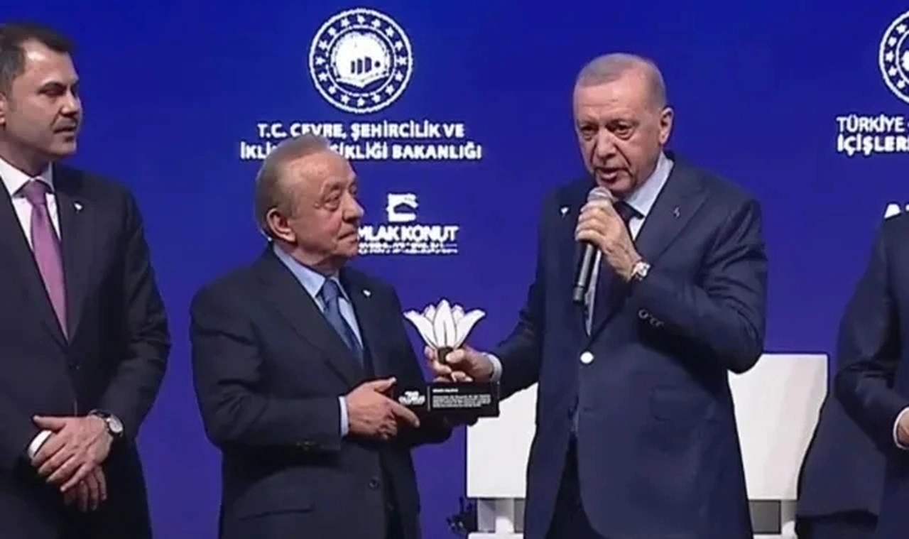 Cengiz Holding'den "Türk Telekom ve TÜRKSAT" iddialarına "Bilgi teknolojileri sektörüne yatırım planımız yok" yanıtı