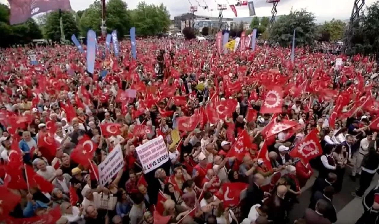 CHP'den AK Parti'nin kalesi Düzce'de tarihi miting: Yavaş konuştu, İmamoğlu'nun mektubu okundu! Özgür Özel'den operasyonlara ilk tepki