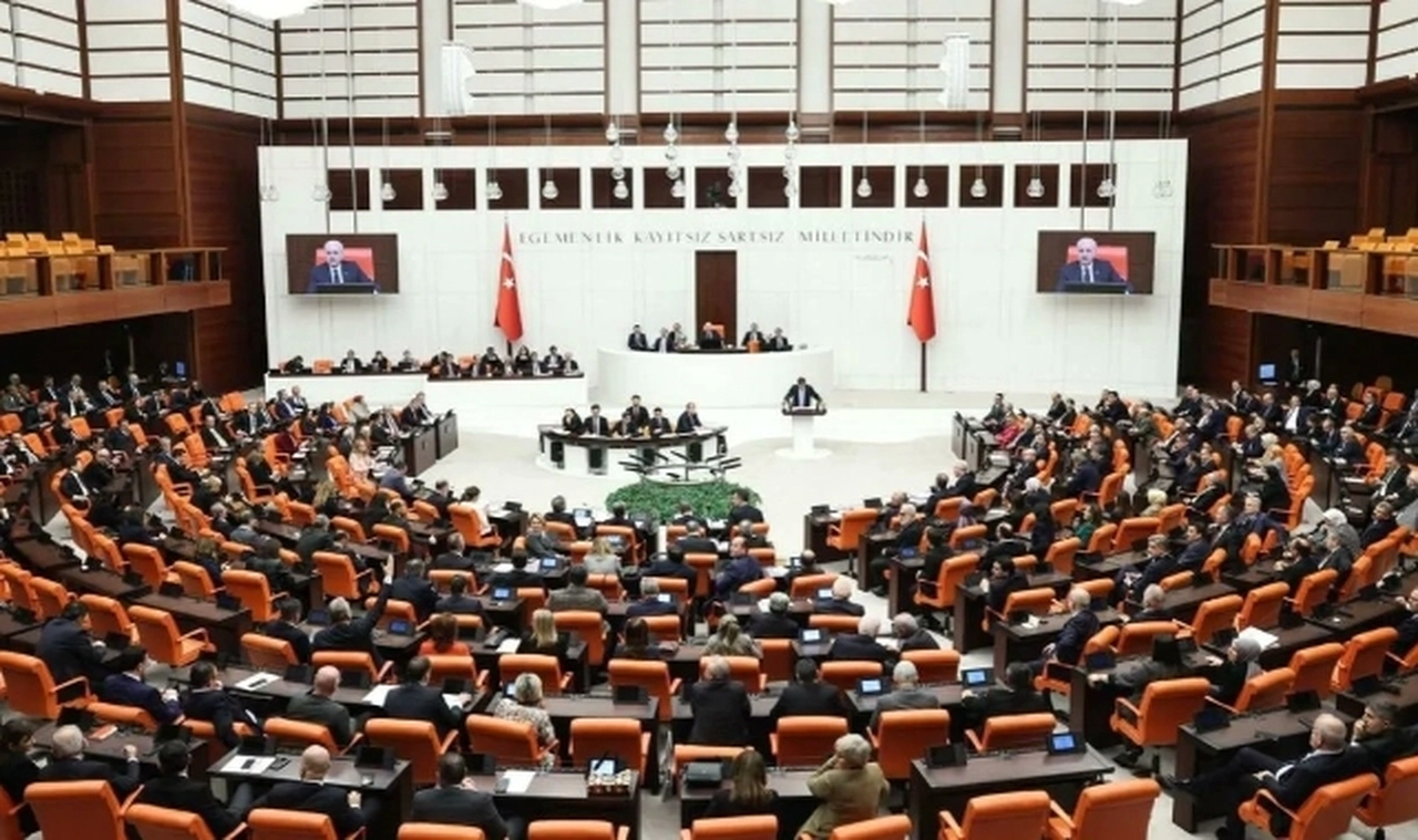 Emekli maaşlarındaki yetersizliğin araştırılması önerileri AK Parti ve MHP oylarıyla reddedildi