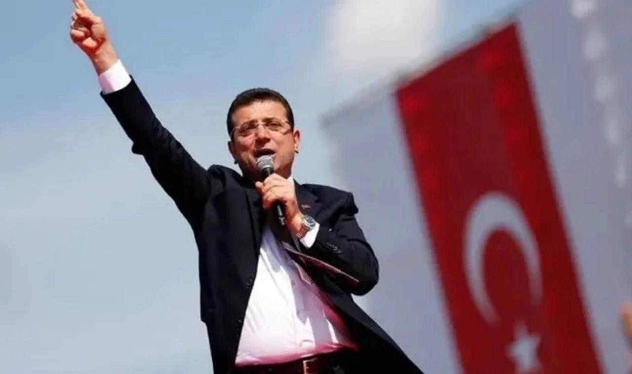İmamoğlu'ndan Beşiktaş'taki gençlere 'en korktukları şeyi yapacağız' mesajı: Gençler özgürlük sloganları attı