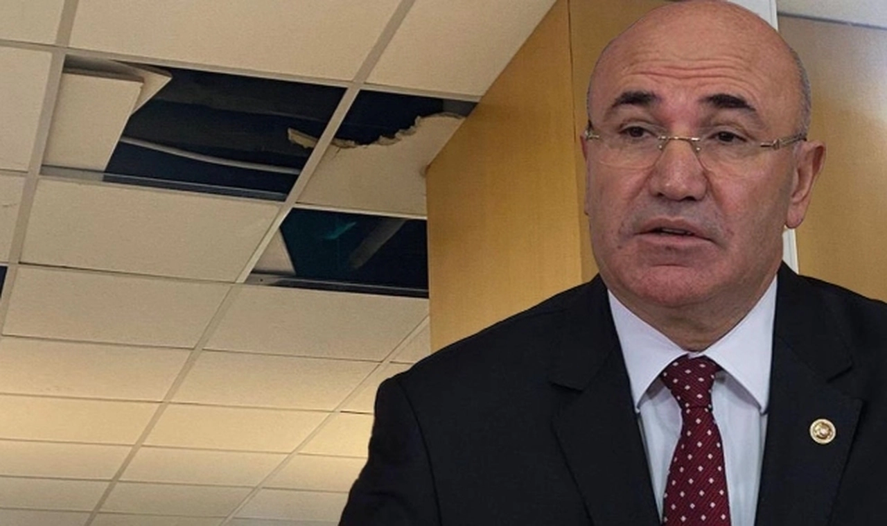 Mahmut Tanal çöken tavanı paylaştı: 'Üniversite kayyum zihniyeti altında çürütülüyor'