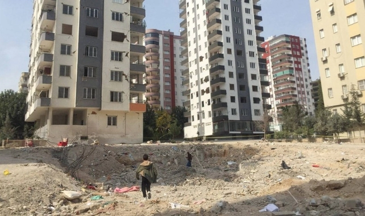 Milyonluk vurgun: Depremde ölenlerin altınlarını çalan polis ihraç edildi