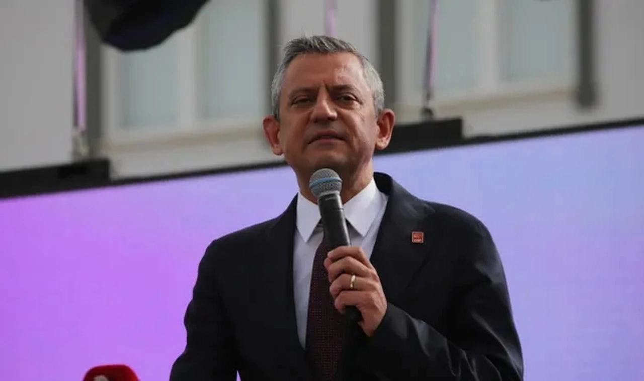Özgür Özel'den Erdoğan'a 'Rahip Brunson ve şantaj' hatırlatması: Bir şey diyemiyor