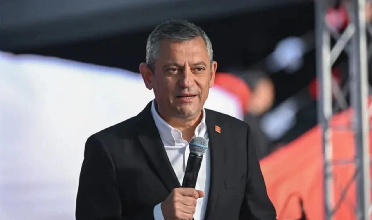 Özgür Özel'den gençlere mesaj: 'Hayallerinizi bu topraklarda kurun'
