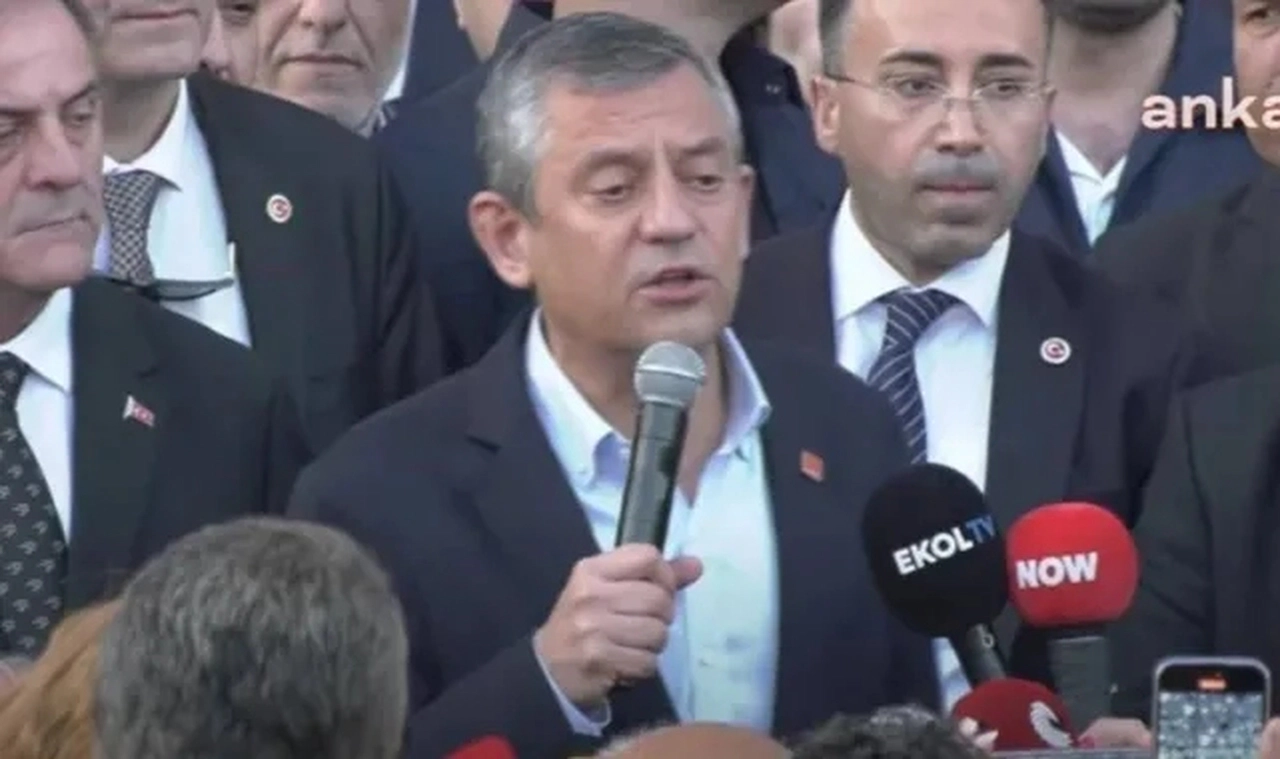 Özgür Özel'den Saldırı Sonrası 'Korkmuyoruz' Çıkışı! 'Biz Bir Santim Eğilirsek...'