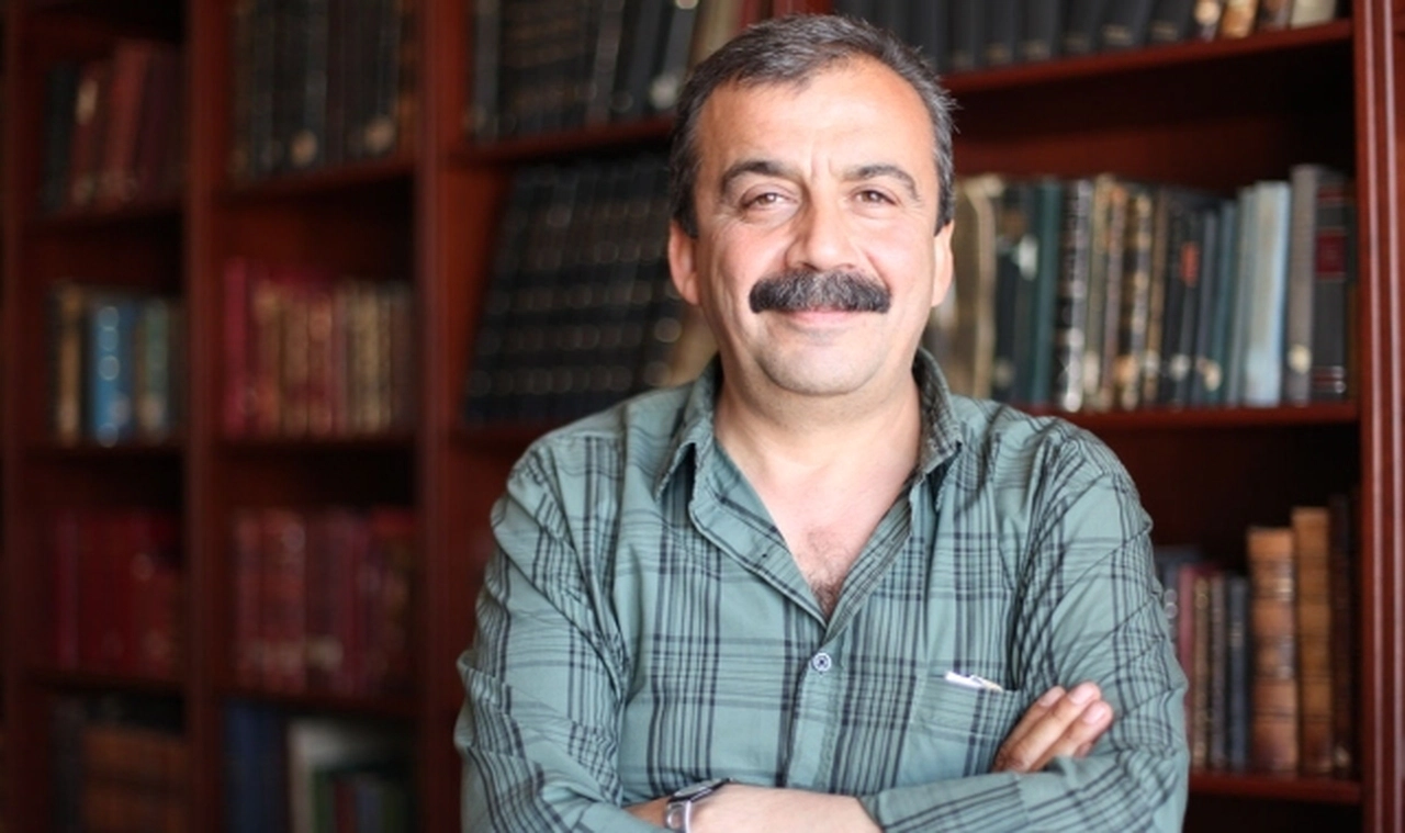 Siyasetçi, yönetmen, oyuncu, yazar: Sırrı Süreyya Önder kimdir?