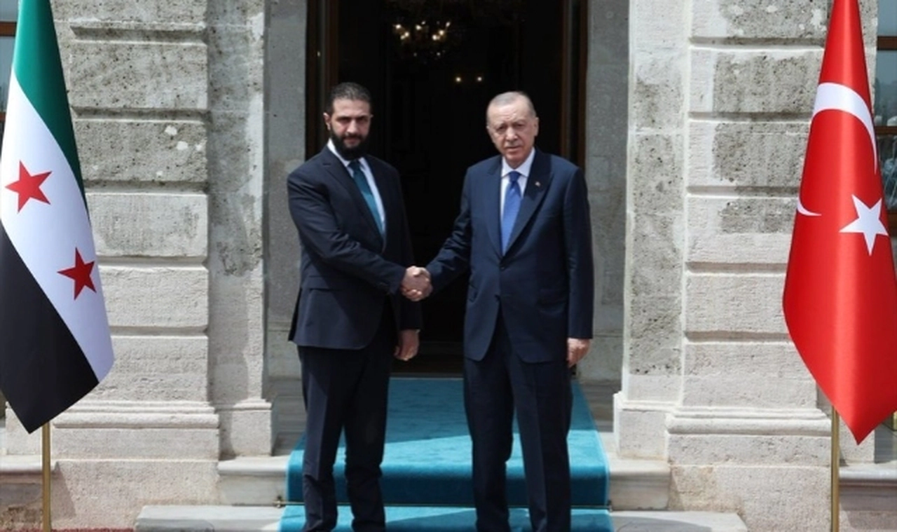 Sürpriz görüşme; Erdoğan, Suriye Geçici Cumhurbaşkanı Şara ile Dolmabahçe'de bir araya geldi