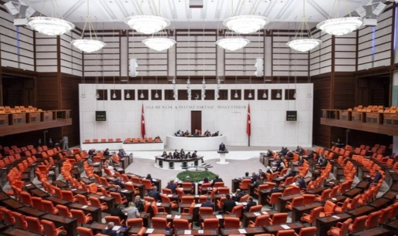 TBMM Genel Kurulu'nda 'İmamoğlu' tepkileri: 'Panik halindeler, her düğmeye basıyorlar'
