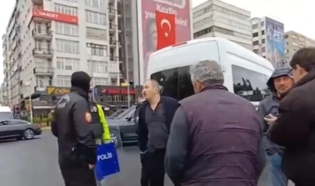 Yatalak çocuğu olan babaya polis ablukası! İşe gitmesine izin vermediler
