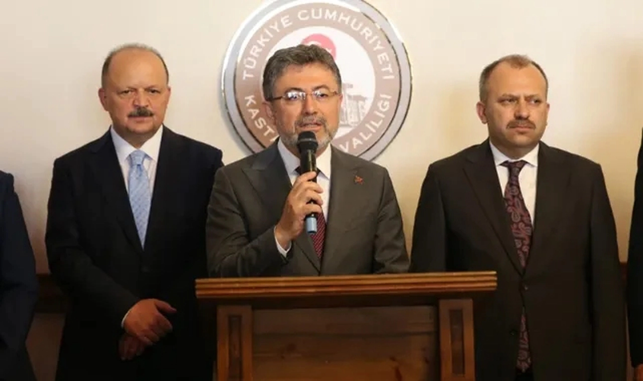 Bakan Yumaklı yangınlarla ilgili son gelişmeleri aktardı: 3 büyük yangın sürüyor