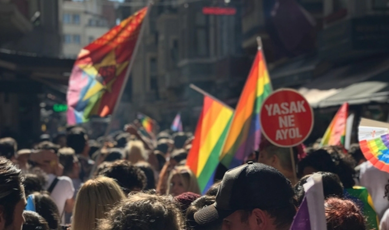 Beyoğlu Kaymakamlığı'ndan 'Onur Yürüyüşü' ayarı: Bu geceden itibaren gösteri ve yürüyüşler yasaklandı