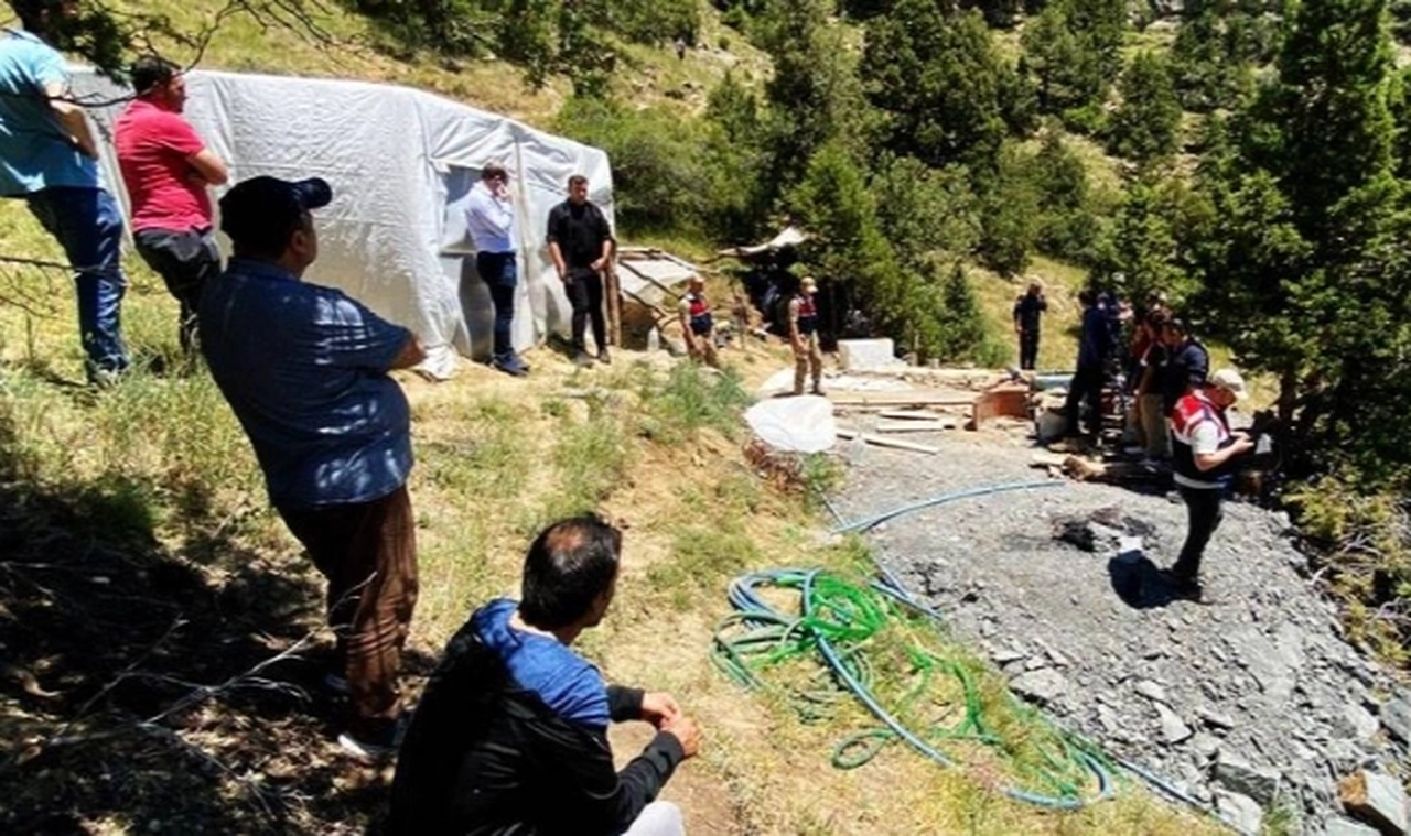 Erzurum'da iş cinayeti: Taş ocağında göçük meydana geldi, 3 işçi öldü