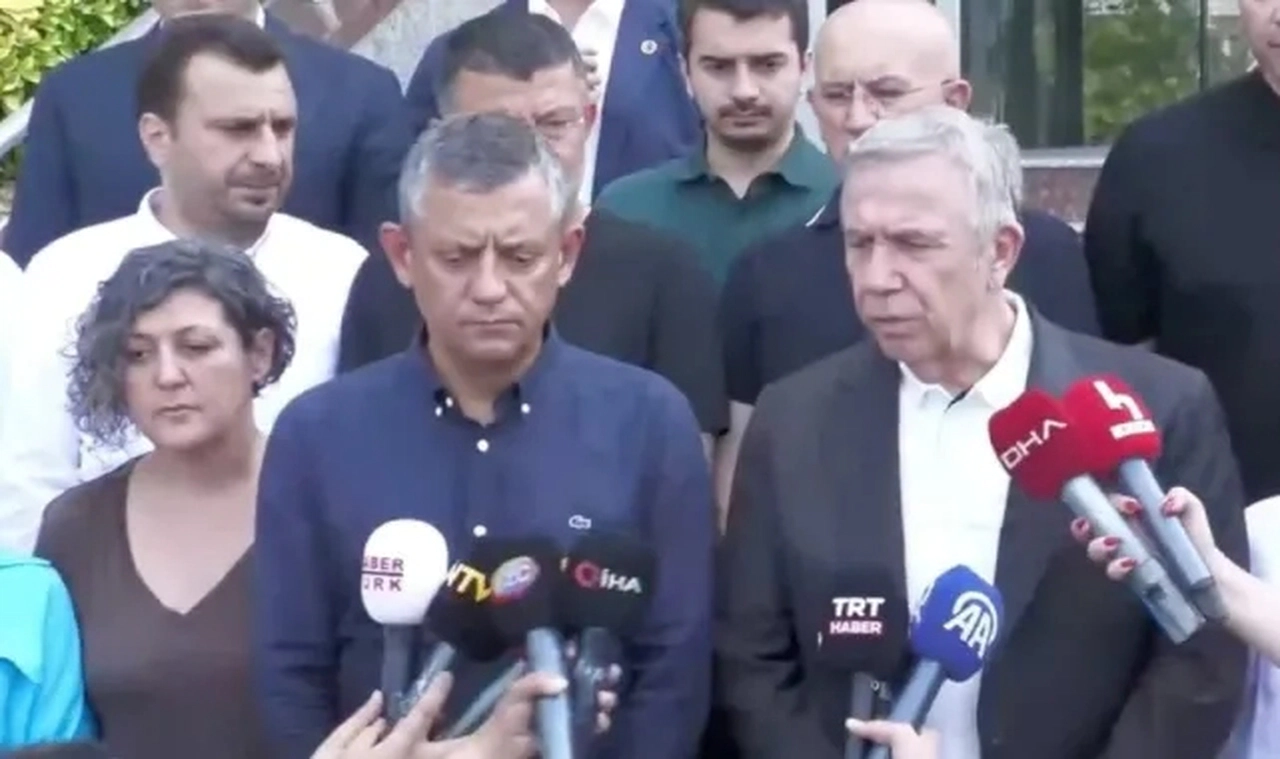 Ferdi Zeyrek için WhatsApp grubu kuruldu: Fahrettin Koca ve uzman doktorlar süreci anlık takip ediyor