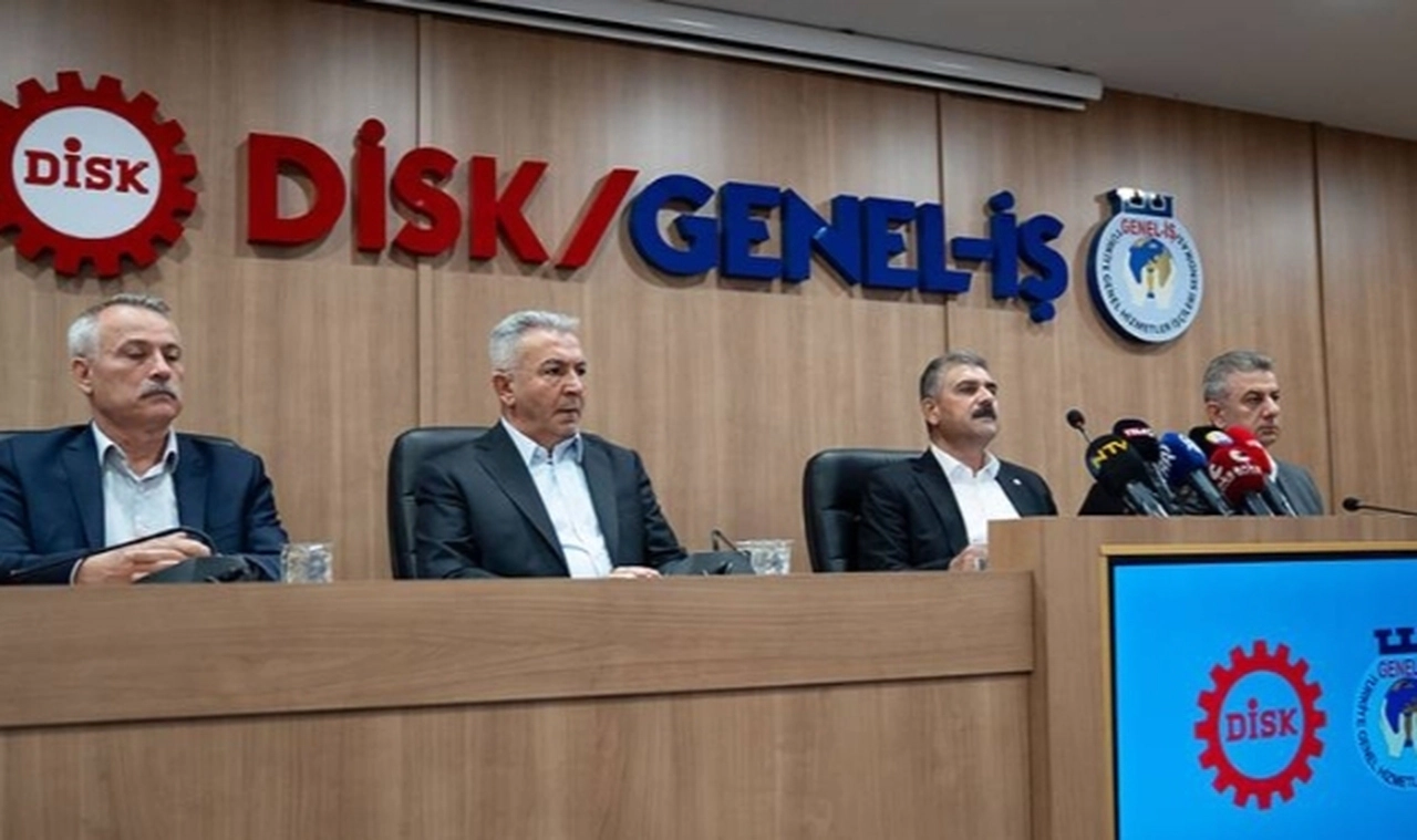 Genel-İş Sendikası'ndan İzmir Büyükşehir Belediyesi'ndeki greve ilişkin açıklama: Cemil Tugay'ı toplu görüşme masasına bekliyoruz
