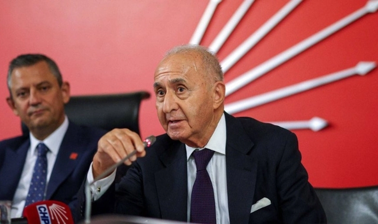 Hikmet Çetin'den Özgür Özel'e destek: Hepimizin Genel Başkanın etrafında toplanmamız lazım
