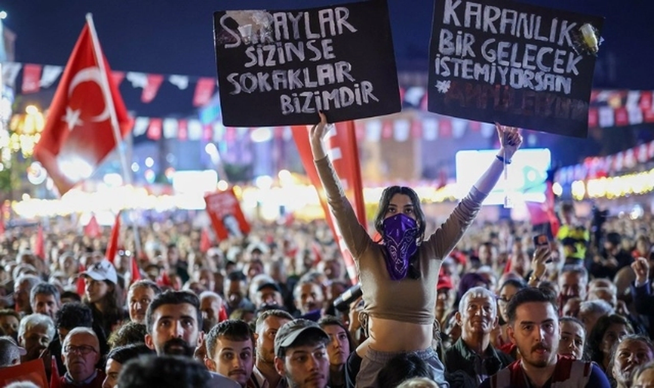 İmamoğlu'na destek eylemlerine katılan 72 kişi hakkında dava açıldı
