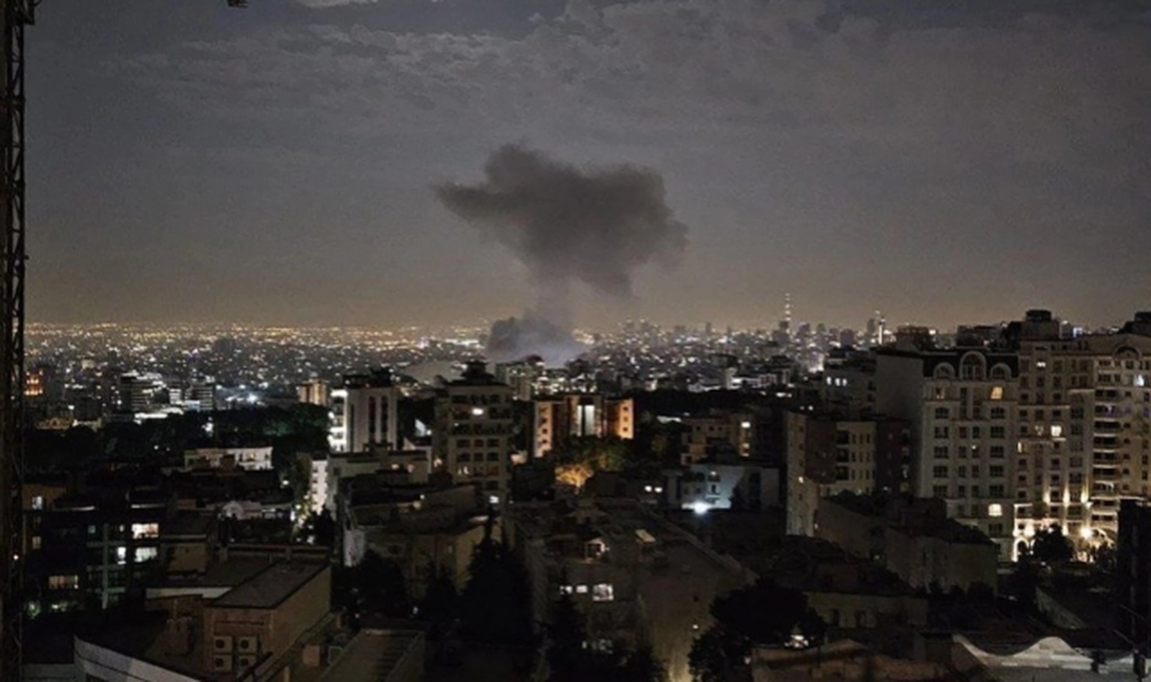 İsrail-İran Arasında Tansiyon Yükseliyor! Demir Kubbe Delindi, Tel Aviv Füzelerle Vuruldu