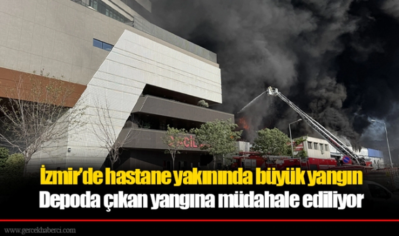 İzmir'de depoda çıkan yangına müdahale ediliyor