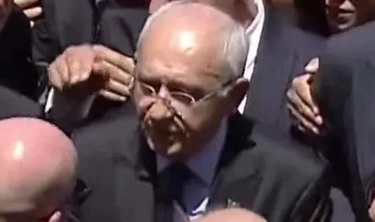 Kemal Kılıçdaroğlu, Ferdi Zeyrek'in cenazesine katıldı