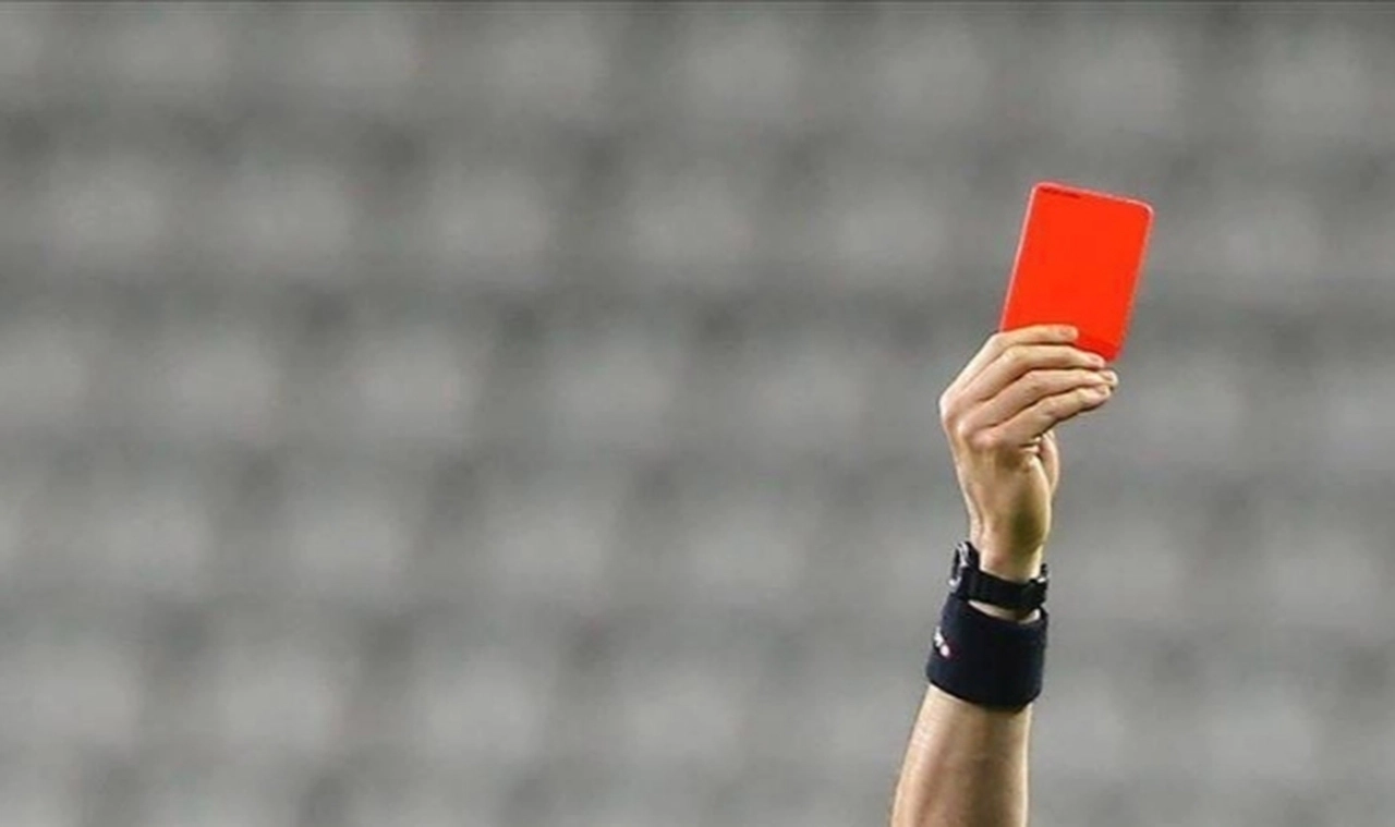 Kırmızı kartın infazında kategori kalktı, kulüpler futbolculara verdiklerini TFF'ye bildirecek
