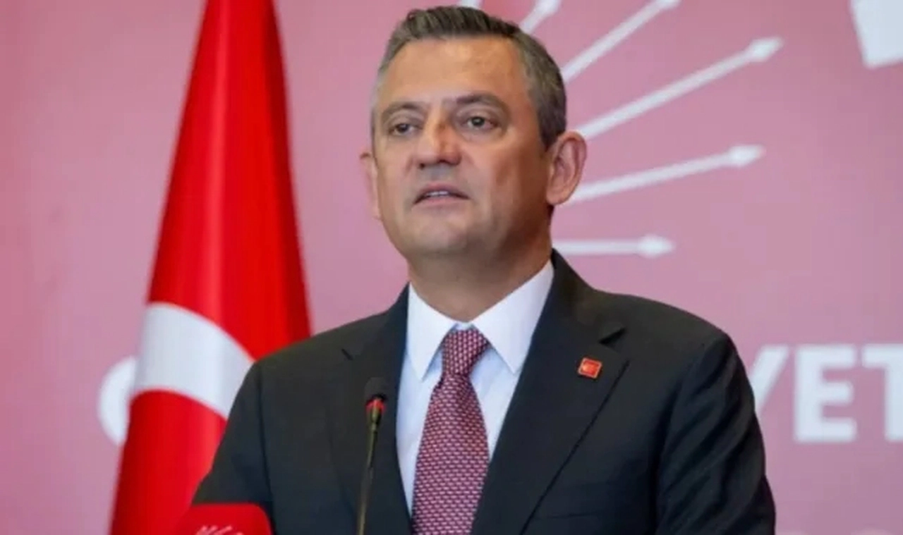 Özel, Babalar Günü’nde Ferdi Zeyrek ve İmamoğlu’nu unutmadı! 'Bu ülke ayağa kalkacak'