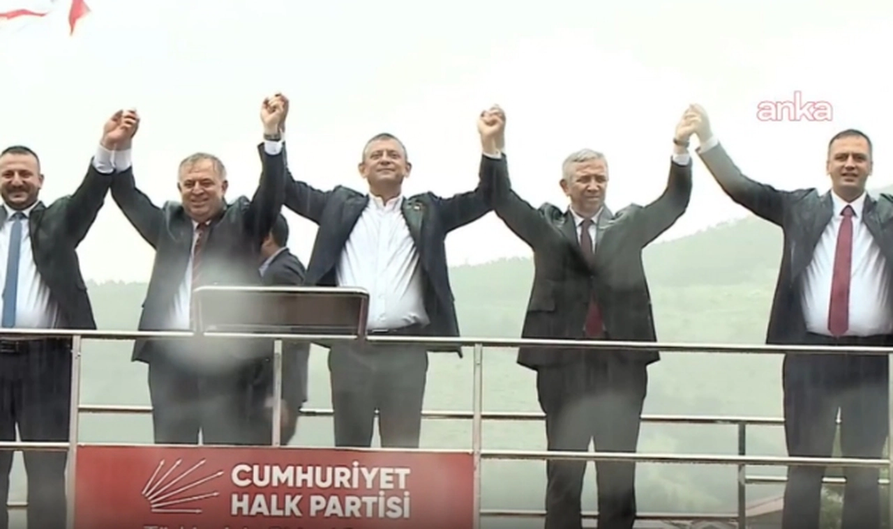 Özgür Özel'den Ömer Eşki'ye övgü dolu sözler