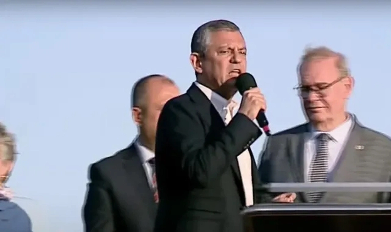 Tekirdağ'da on binler İmamoğlu için toplandı! Özel'den 'erken seçim' çıkışı: 'Milleti karınca gibi ezemezsin'