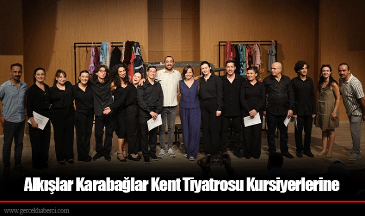 Alkışlar Karabağlar Kent Tiyatrosu Kursiyerlerine
