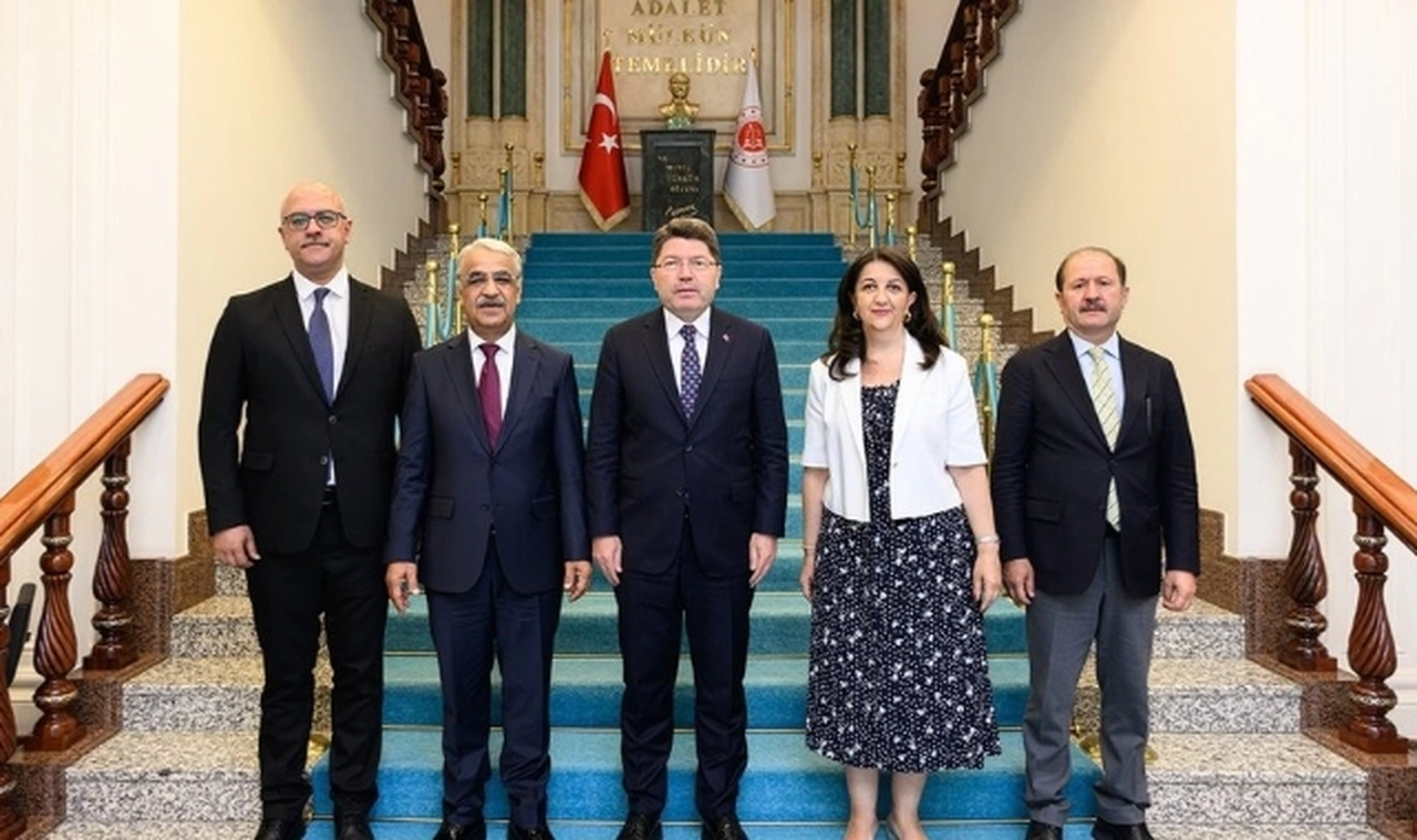 DEM Parti görüşmesi sonrası Adalet Bakanı Tunç'tan açıklama: 'Atılan adımları ve yapılan çalışmaları konuştuk'