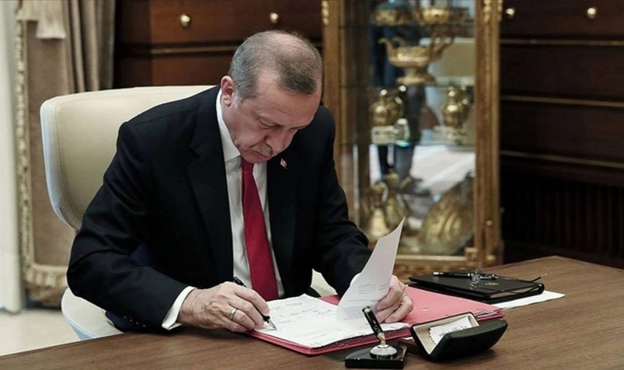 Erdoğan'a komutanların görev süresini uzatma yetkisi veren teklif komisyonda kabul edildi
