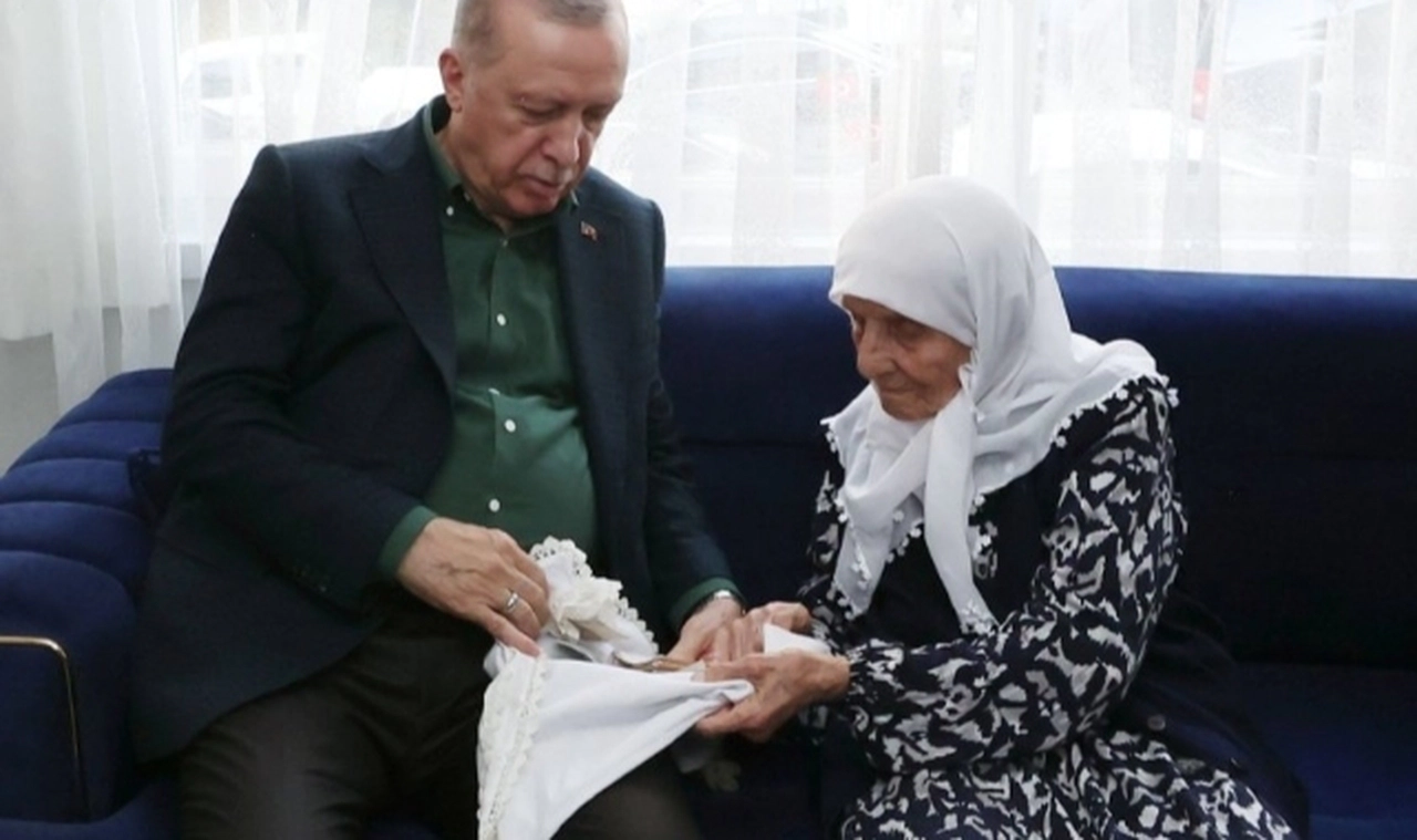 Erdoğan'ın ziyaret ettiği yaşlı kadın, biriktirdiği paranın Filistin'e bağışlanmasını istedi
