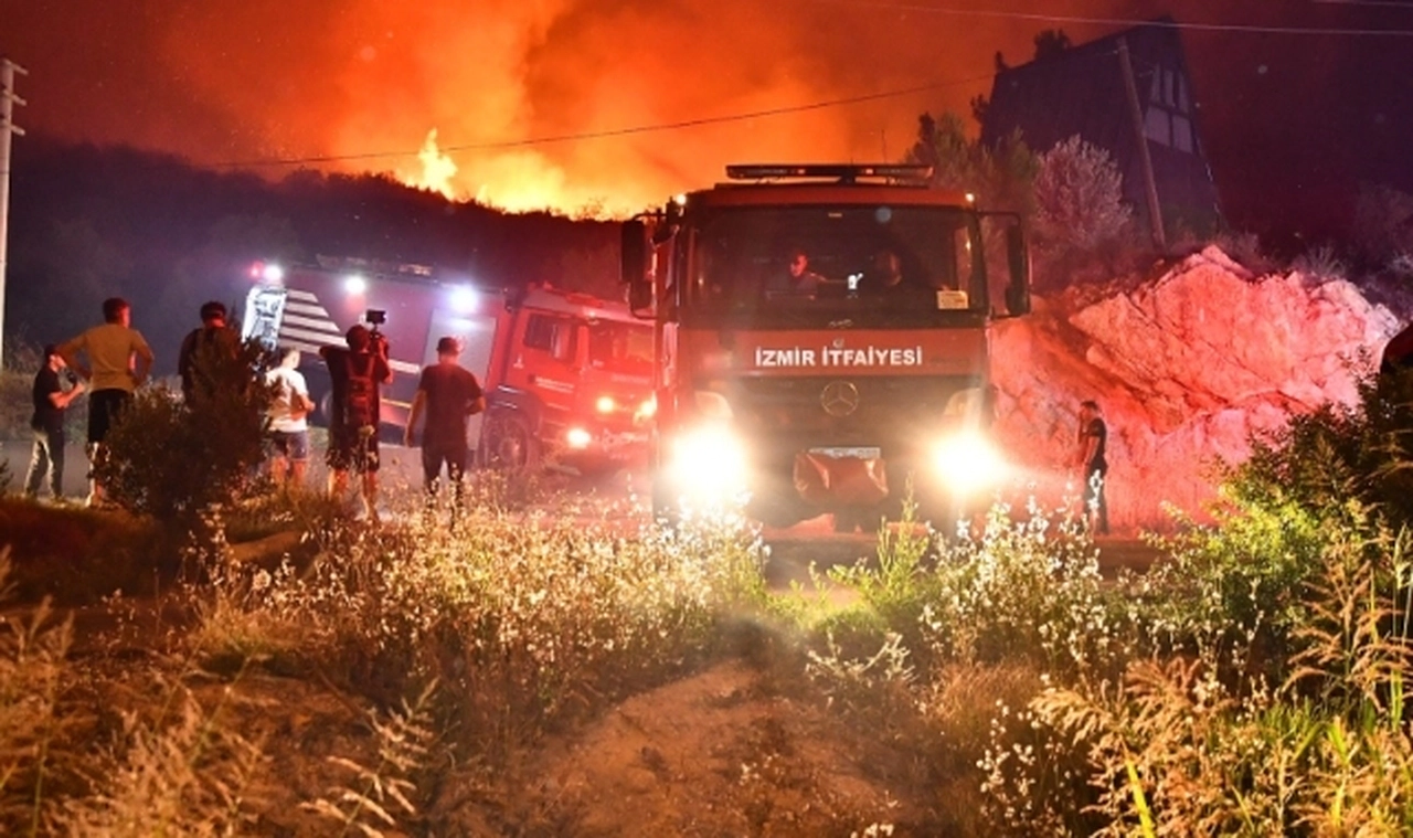 Seferihisar Mersin Alanı Mahallesi'ne itfaiyeden koruma kalkanı