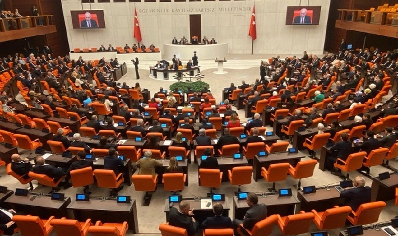 TBMM'de zehirlenme şüphesi: 100'den fazla kişi hastaneye başvurdu