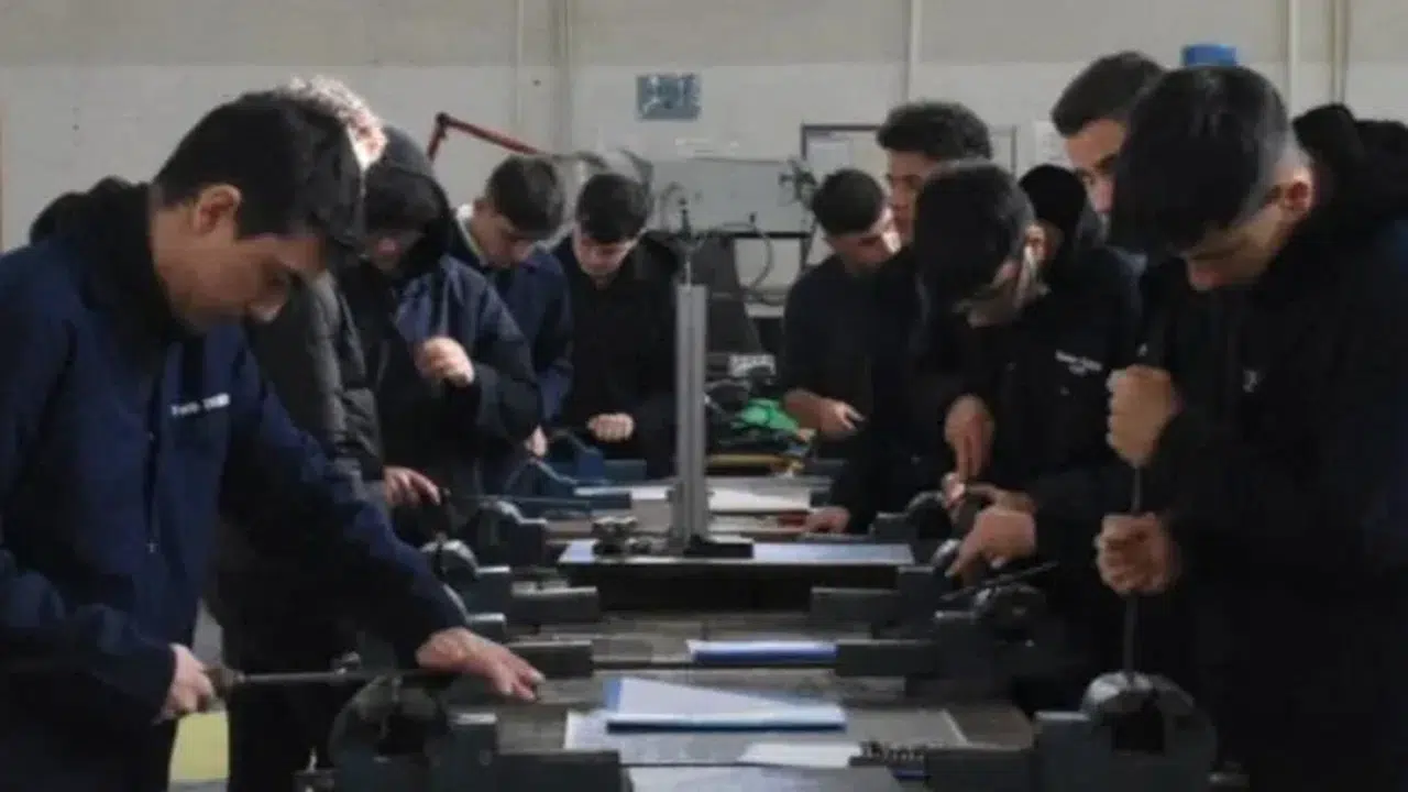 Hayali çıraklarla devletten 700 milyon lira çalmışlar