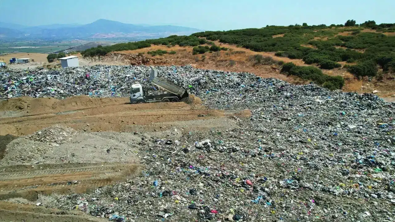 Tire’deki çöp krizine kaymakamlık el atacak