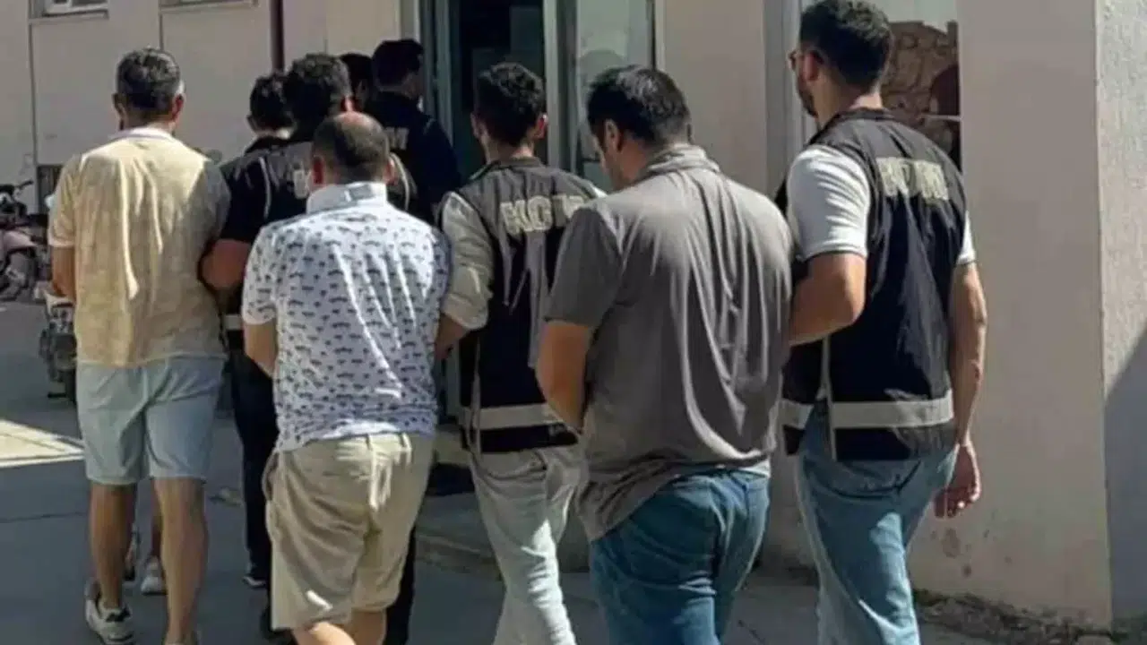 FETÖ'cülerin Polonya bayraklı kaçış planı! Emniyet oyunlarını bozdu
