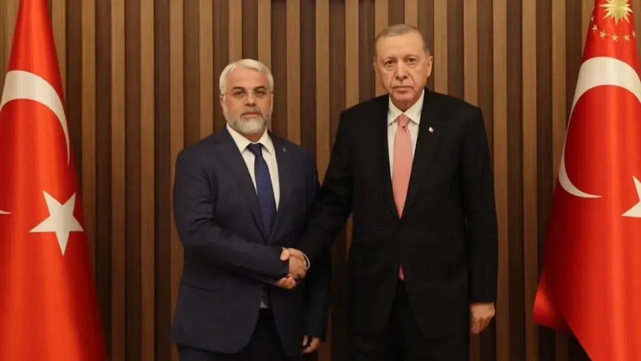 AK Parti'de iki günde üçüncü istifa