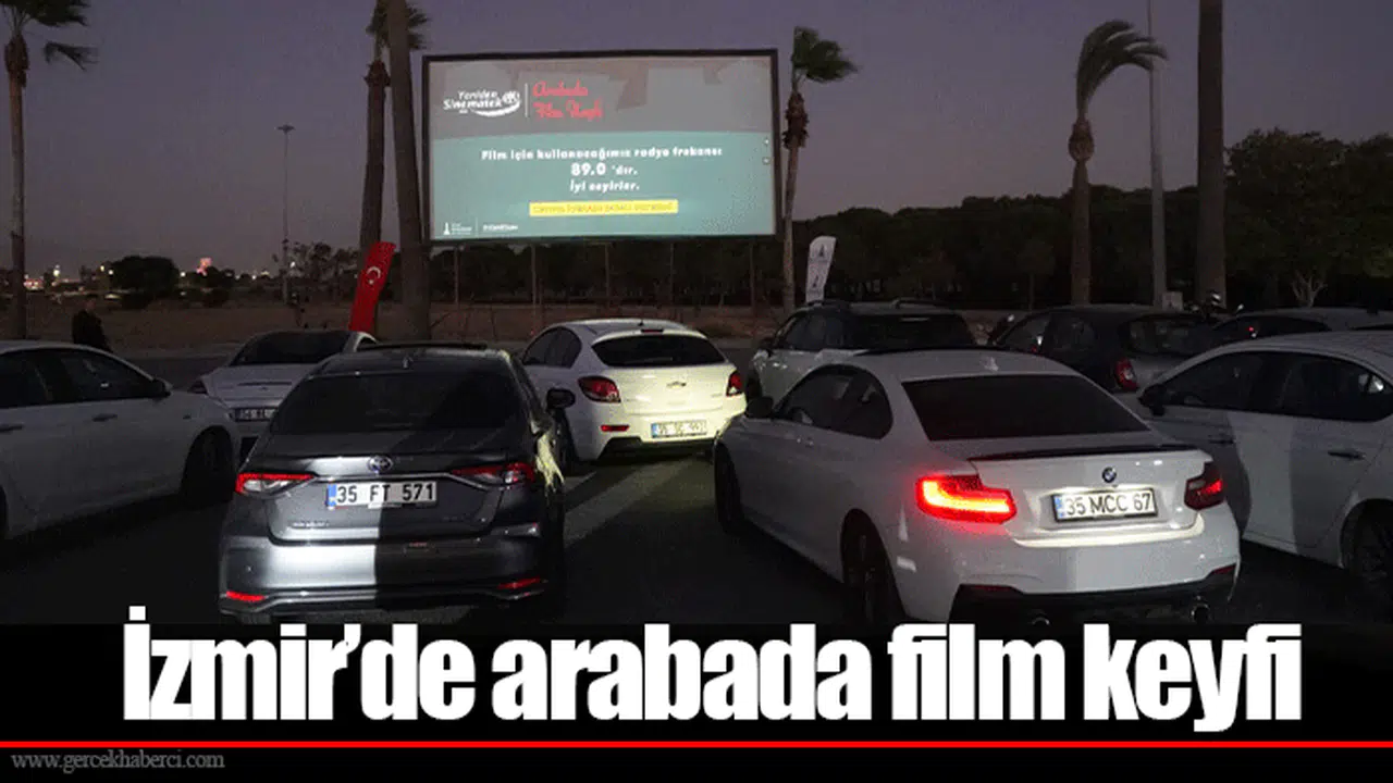 İzmir’de arabada film keyfi