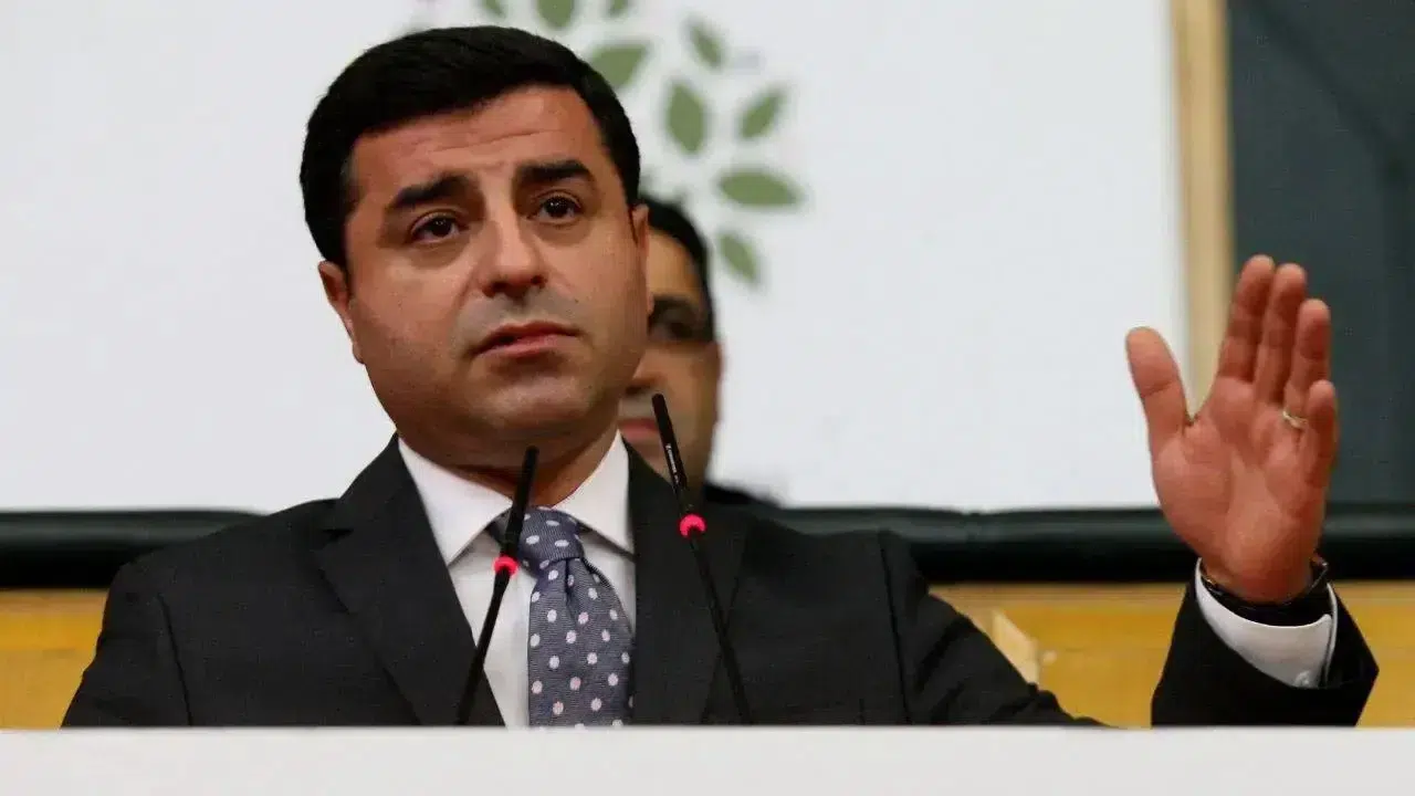 Selahattin Demirtaş’ın ‘Cumhurbaşkanına hakaret’ duruşması ertelendi