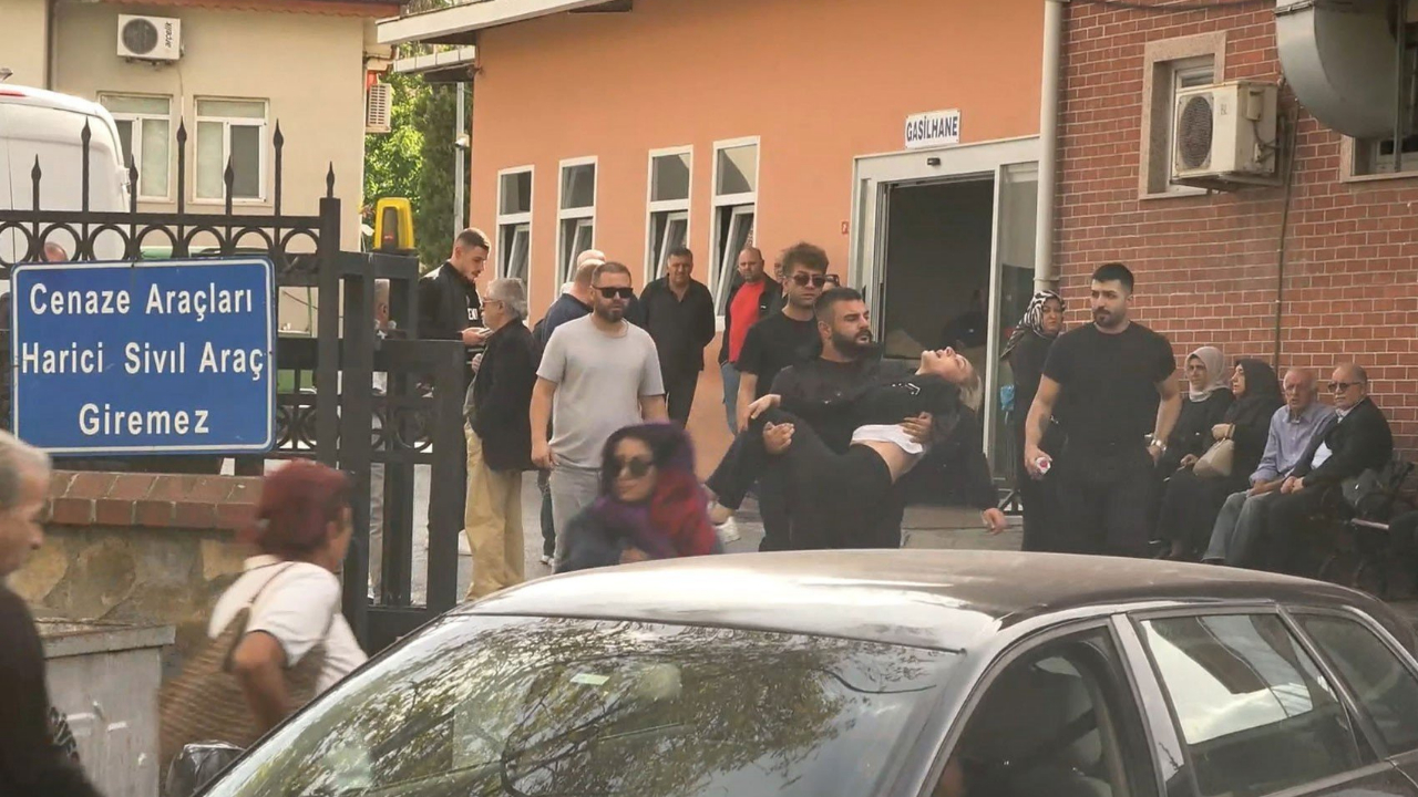 Şarkıcı Güllü’nün cenazesi İstanbul’a getirildi: Kızı gasilhanede fenalaştı