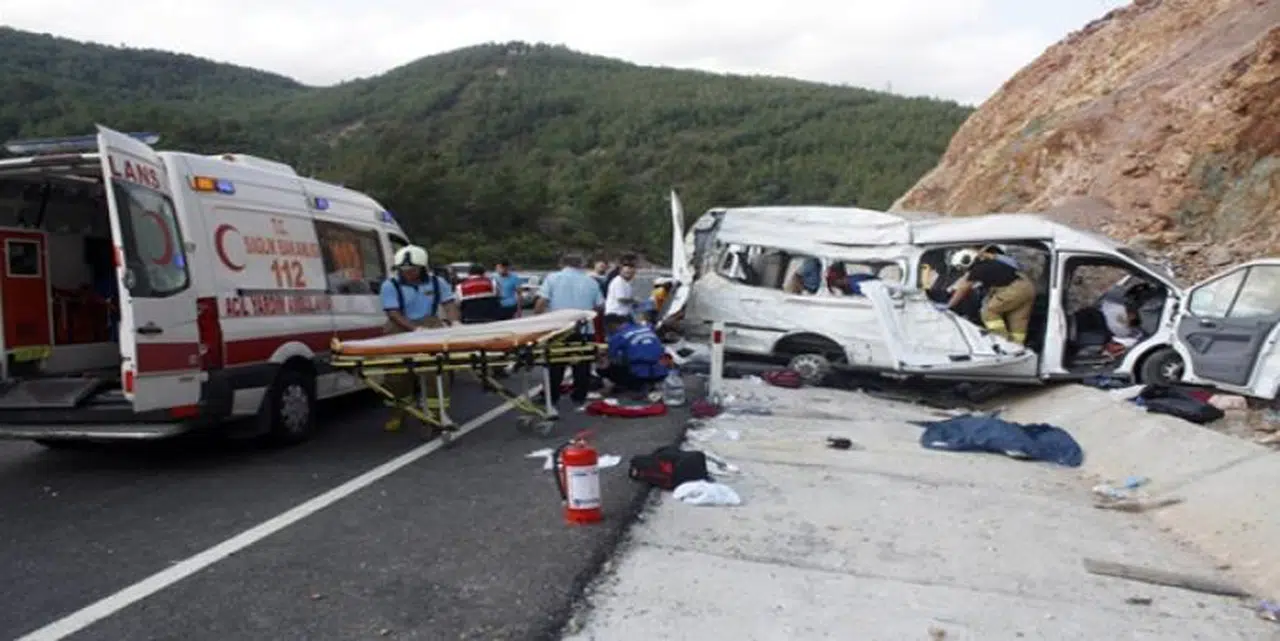 BALIKESİR'DE KAZA ÇOK SAYIDA ÖLÜ VE YARALI VAR