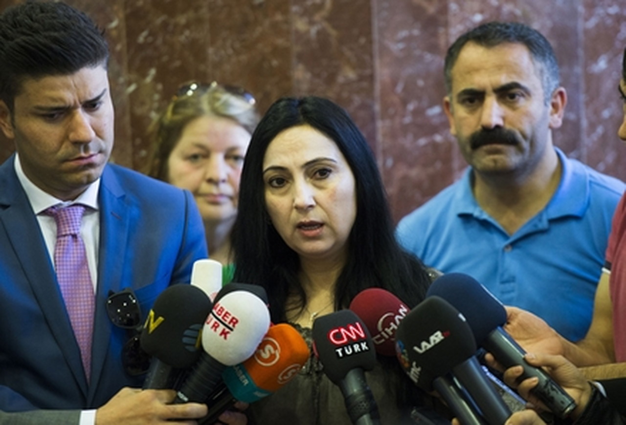 FİGEN YÜKSEKDAĞ'DAN YEMİN KRİZİ İÇİN AÇIKLAMA